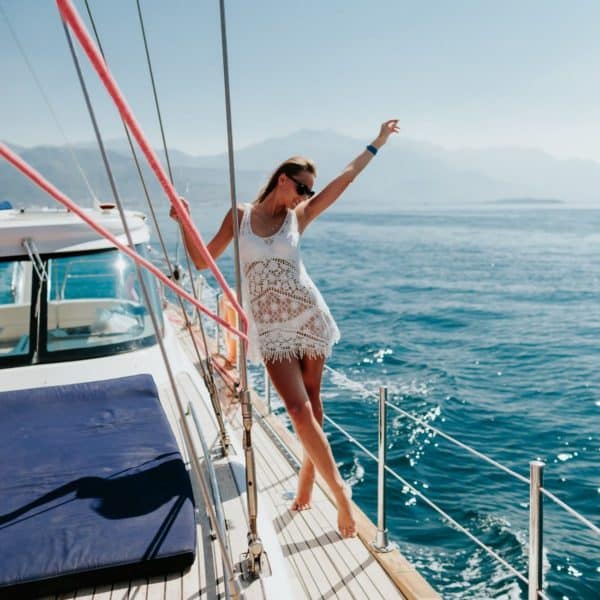woman-travel-on-yacht-e1628501917892.jpg